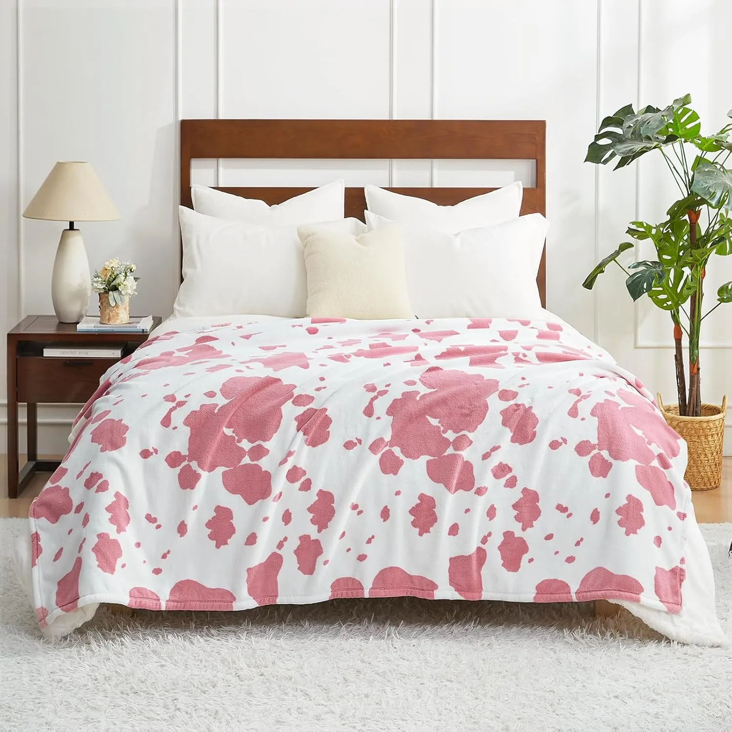 Cozy Bliss Cow Print Throw Blanket Non Shedding MilkyPlush™ Fleece 330GSM Thick Blankets Western Room Decor Super Soft Warm for Adults Kids Gifts Bedroom Couch Sofa Travel Pink Strawberry 50"x60"
