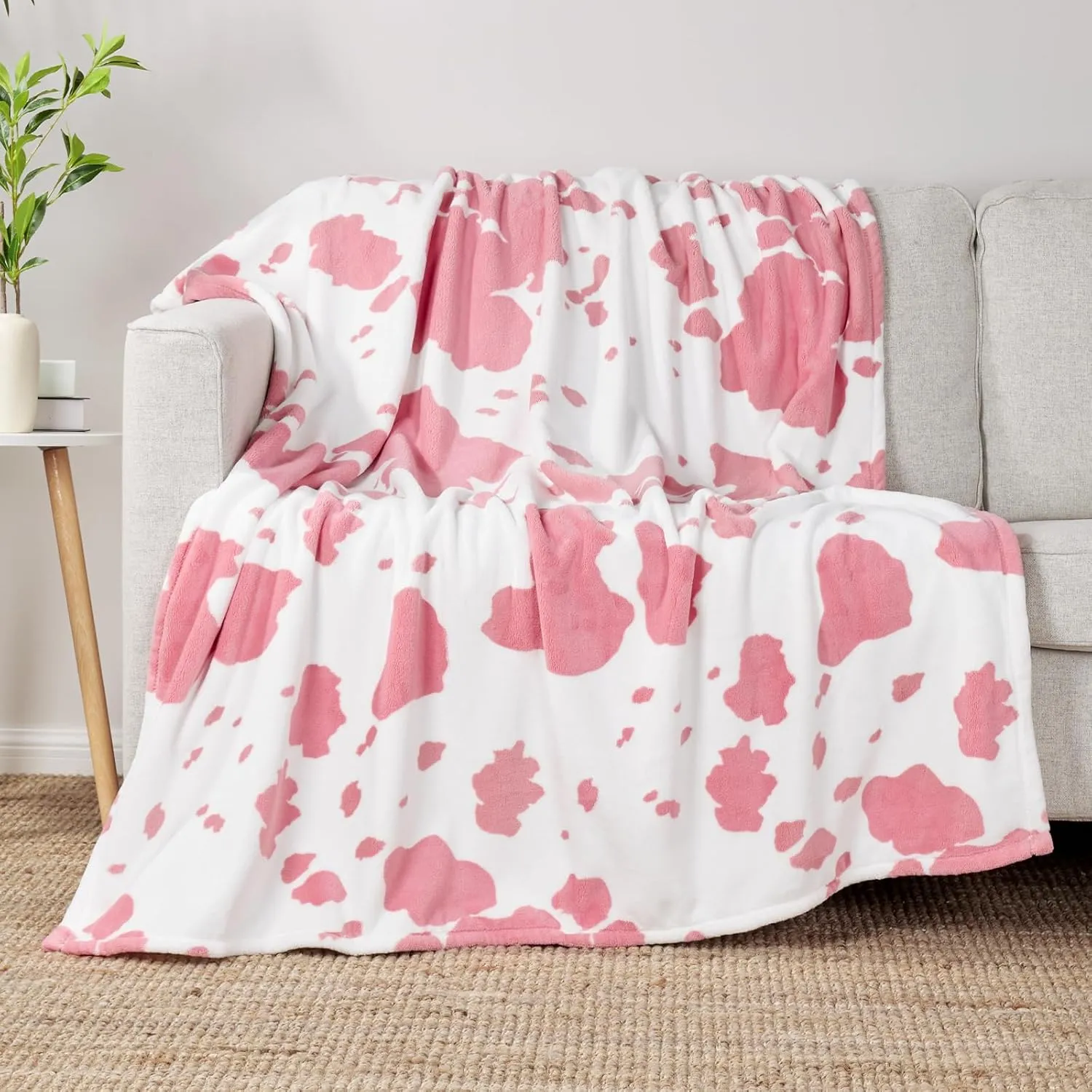 Cozy Bliss Cow Print Throw Blanket Non Shedding MilkyPlush™ Fleece 330GSM Thick Blankets Western Room Decor Super Soft Warm for Adults Kids Gifts Bedroom Couch Sofa Travel Pink Strawberry 50"x60"