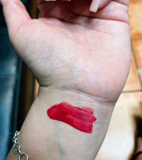 HEY GURL! Best-value LIPGLOSS Extensive range