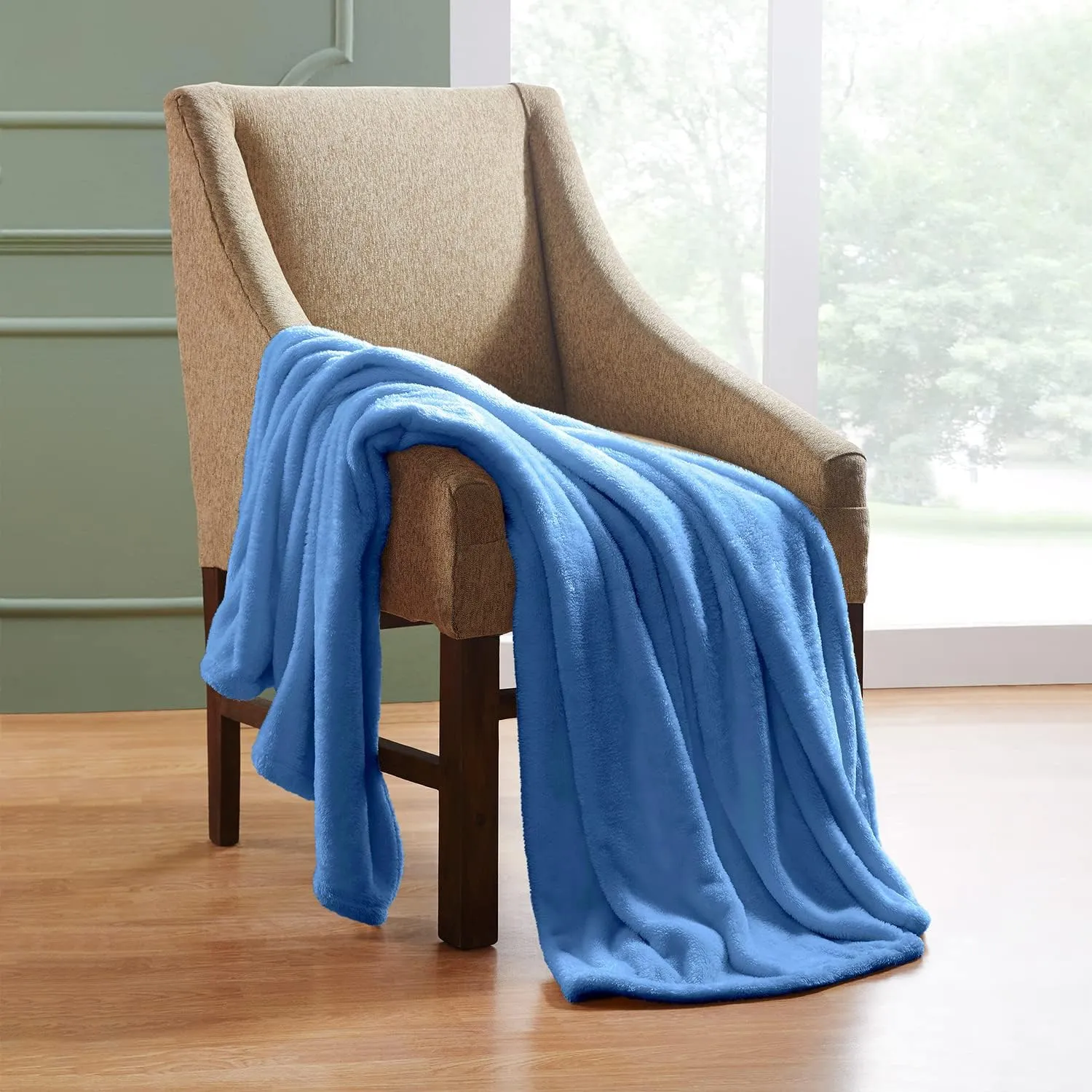 Superior Classic Solid Fleece Blanket, Thick, Cozy, Warm Blankets, Velvety Soft Plush Bedding and Sofa Throw, Cute Bedroom Decor, Fuzzy Cover, Medium Weight Comfort Essentials, Throw, Blue